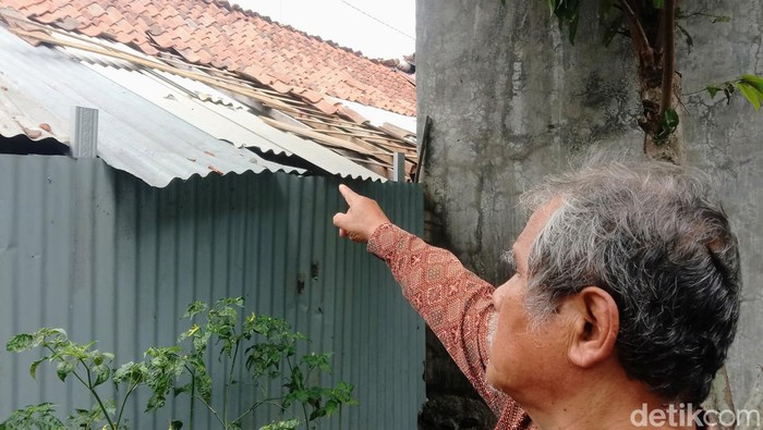 Viral Emak-emak di Purworejo Rusak-Lempar Genting Rumah, Ini Penyebabnya