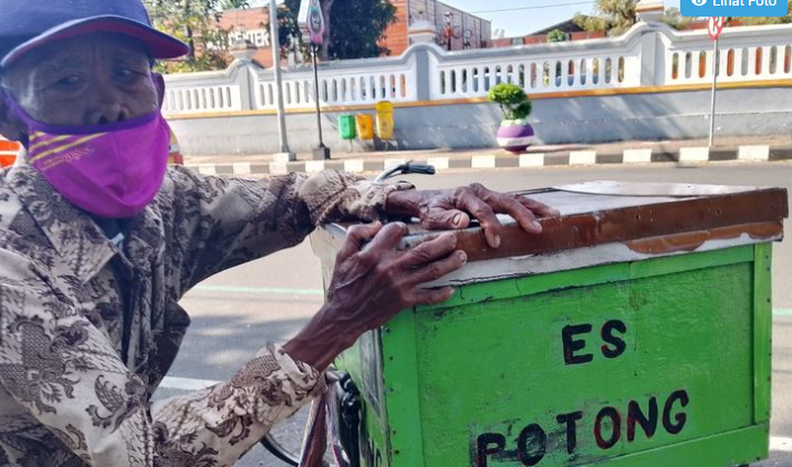 Kisah Samsuri, 43 Tahun Jualan Es Potong dengan Sepeda Ontel Keliling Purworejo